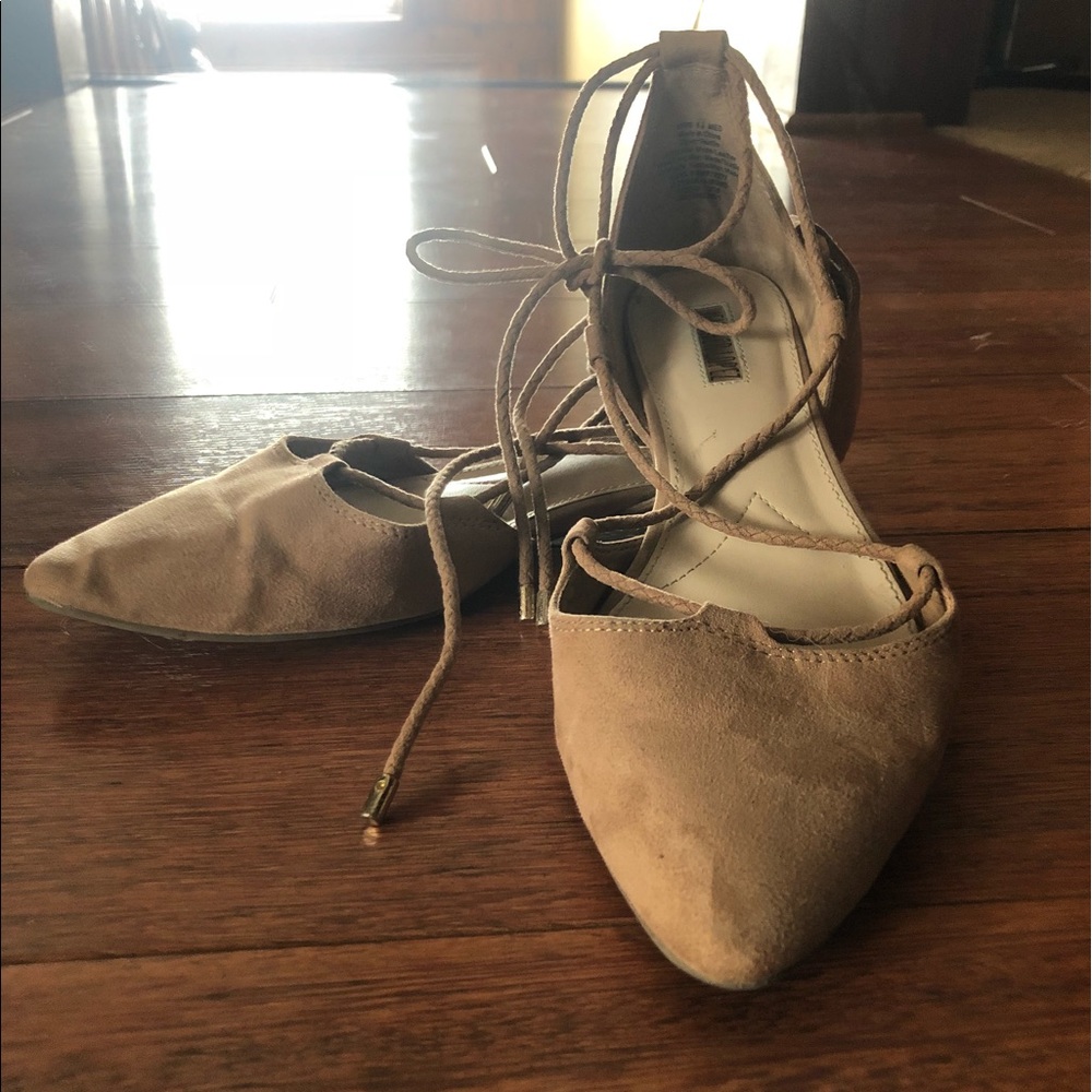 Jennifer Lopez Tan Flats